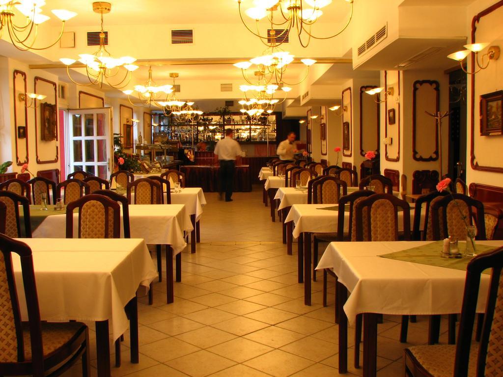 Hotel Polus Budapeste Restaurante foto